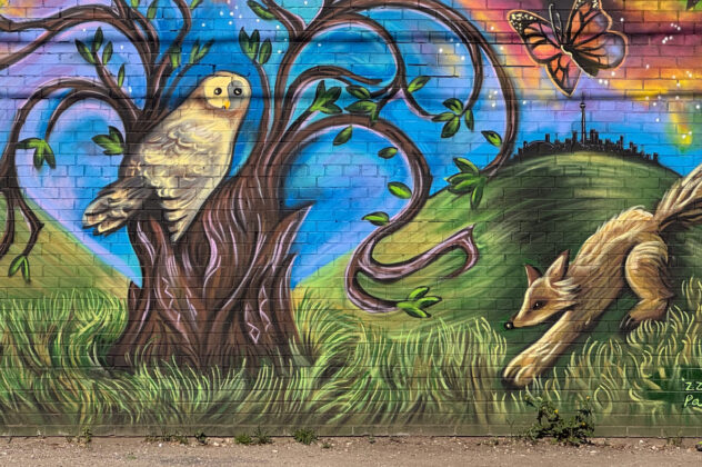 Mural depicting an owl and coyotes