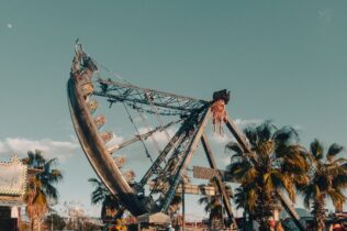 Swinging ship in an amusement park