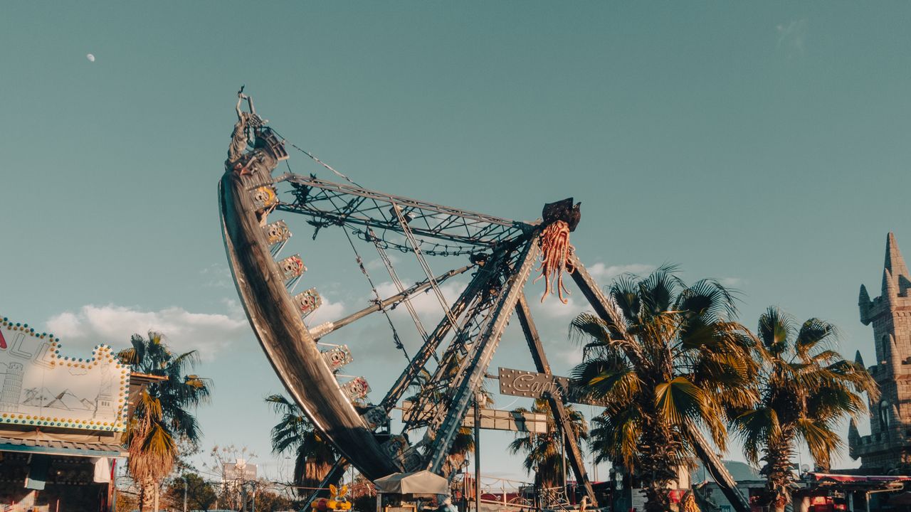 Swinging ship in an amusement park